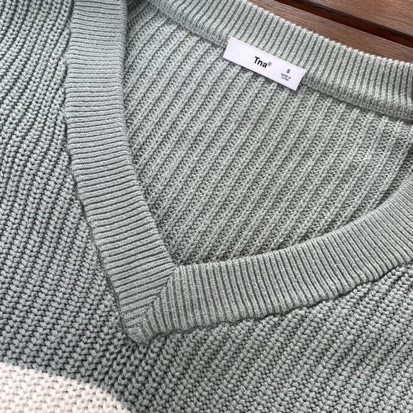 TNA Aritzia Oversized Beacon Knitted Sweater - Picture 7 of 8